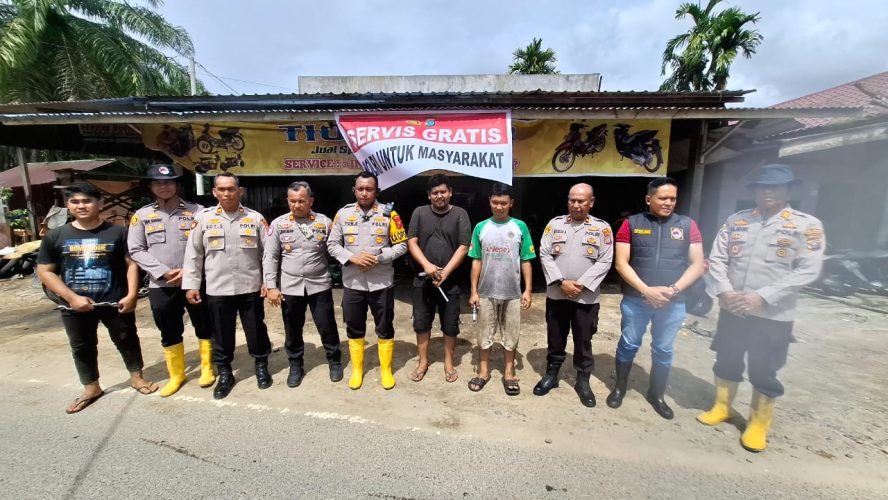 Kapolres Tapsel Resmikan Bengkel Servis Gratis Untuk Warga Terdampak Banjir Bandang Di Batang Toru