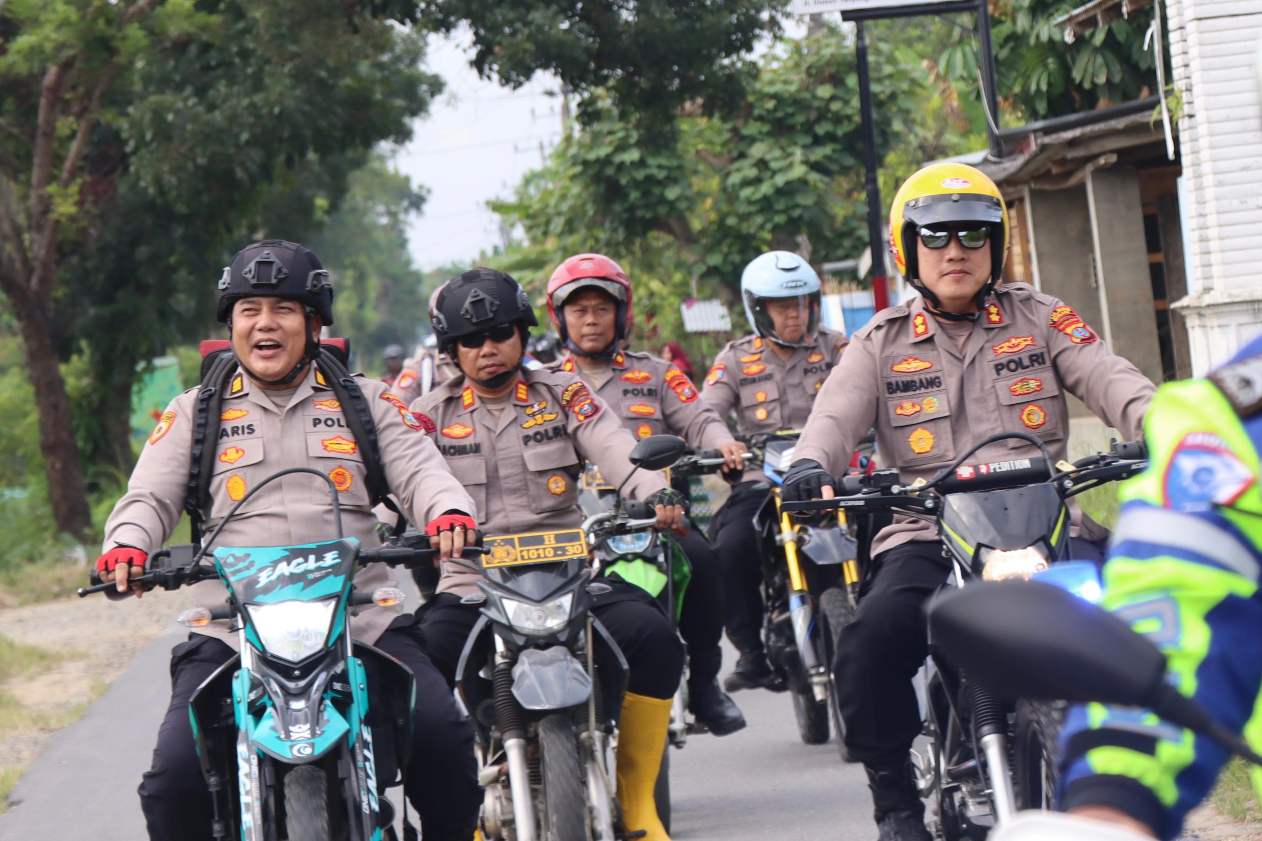 KAPOLRES BINJAI TURUN LANGSUNG BERI BANTUAN KORBAN BANJIR
