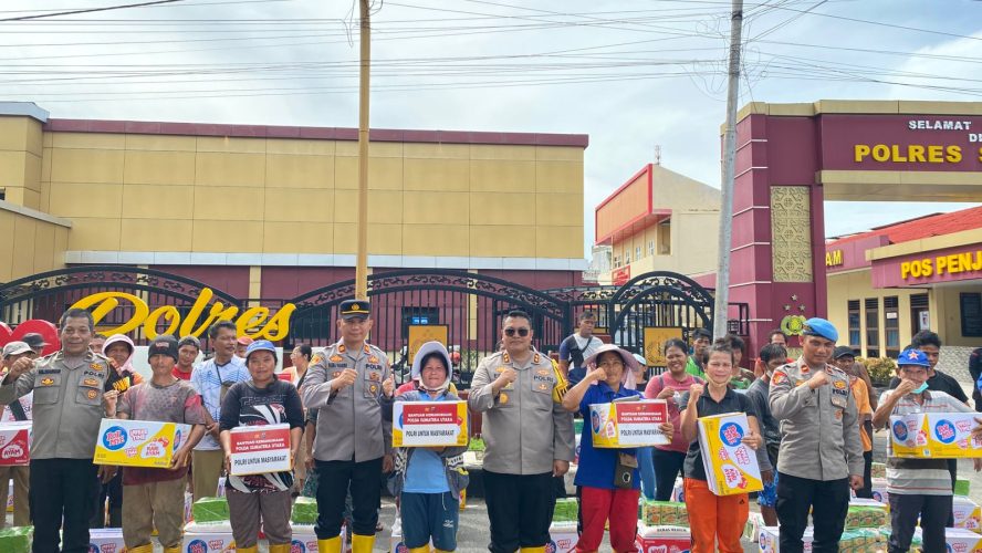 Polres Sibolga Salurkan Bantuan Sosial Bagi Korban Terdampak Banjir Dan Longsor Di Kota Sibolga