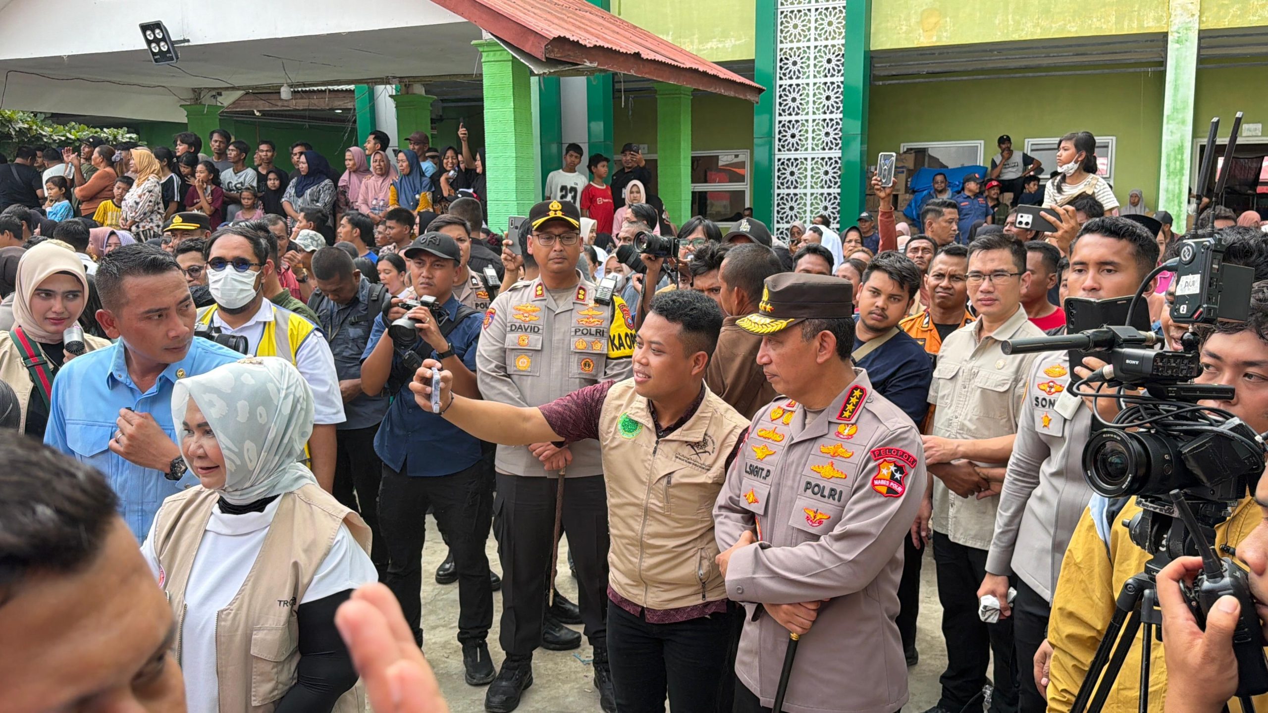 Polda Sumut Kawal Ketat Kunjungan Presiden RI Ke Lokasi Pengungsian Banjir Di Tanjung Pura