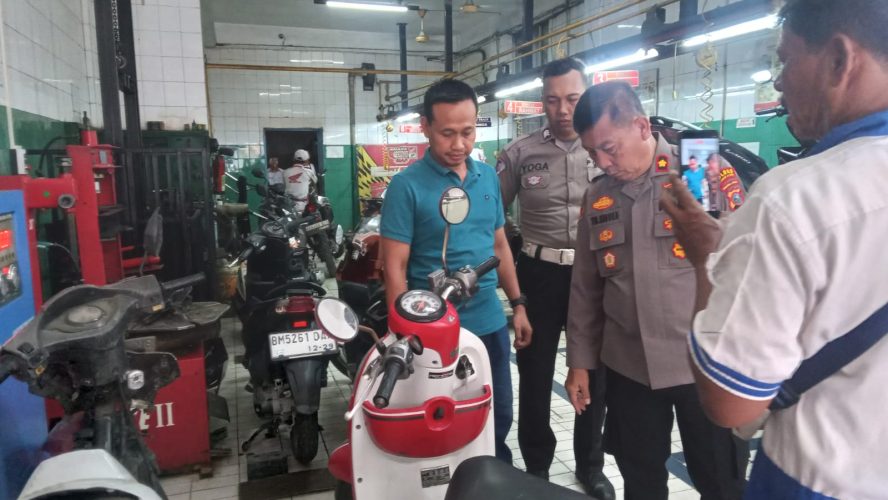 Polres Pelabuhan Belawan Berikan Service Motor Gratis Bagi Warga Terdampak Banjir
