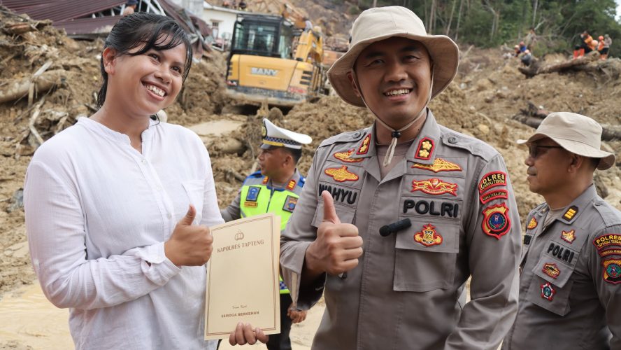Polwan Tapteng Lupakan Selamatkan Harta Demi Evakuasi Tetangga Dari Longsor