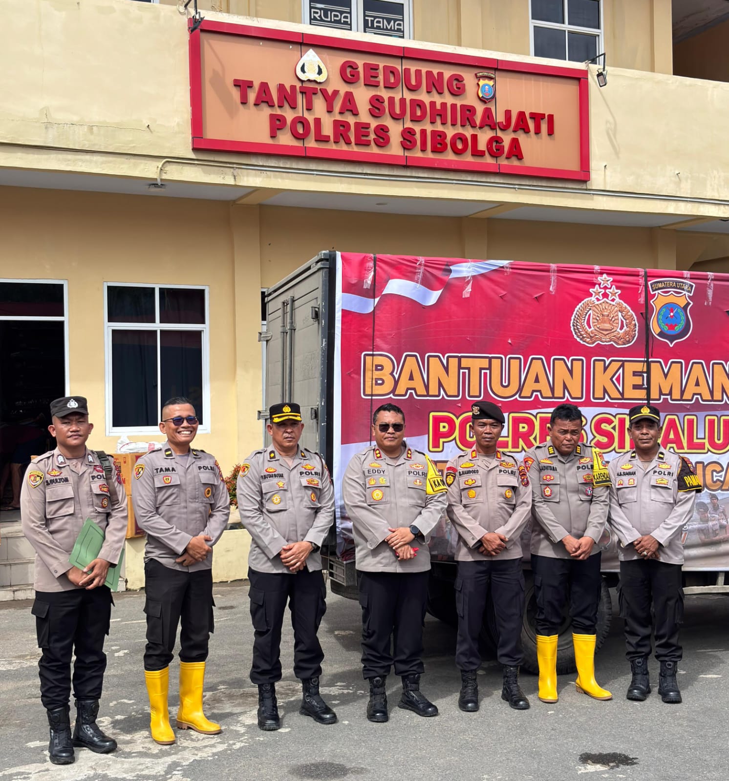 Bantuan Polres Simalungun Ke Tapteng Dan Sibolga, 1.740 Paket Makanan Disalurkan Ke Korban Bencana