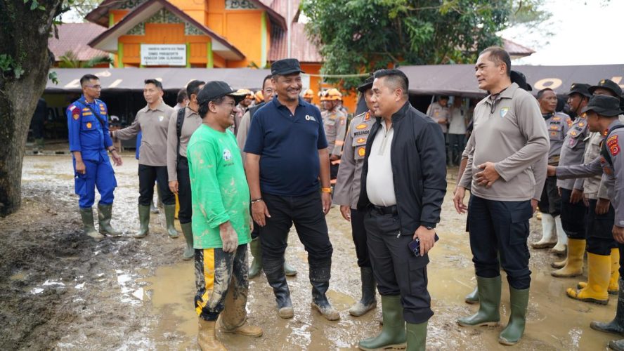 Kabaharkam Polri Mengunjungi Posko Bencana Di Kabupaten Aceh Tamiang