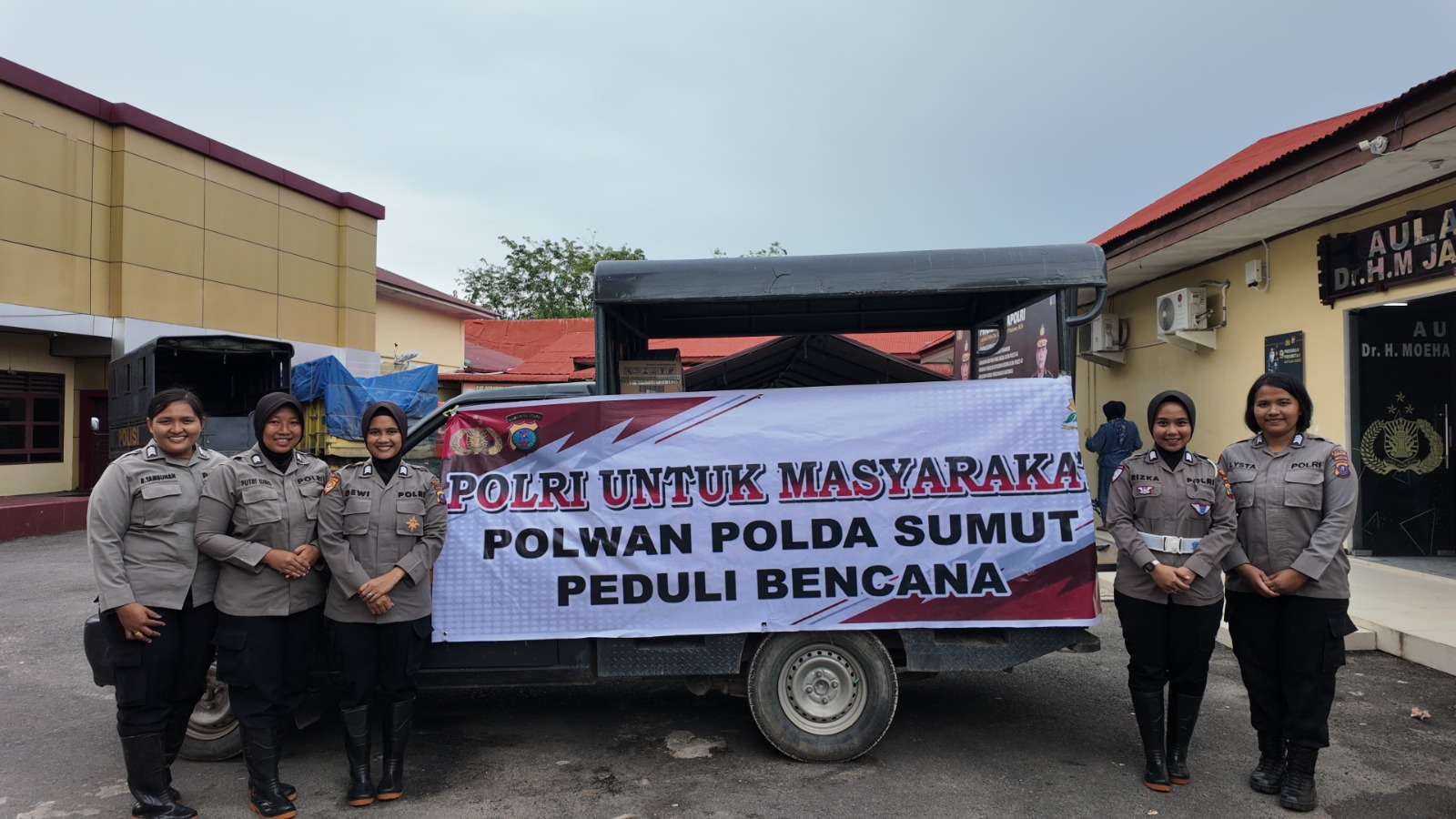 Uluran Tangan Di Tengah Longsor Sibolga, Polwan Polda Sumut Hadir Menguatkan Warga