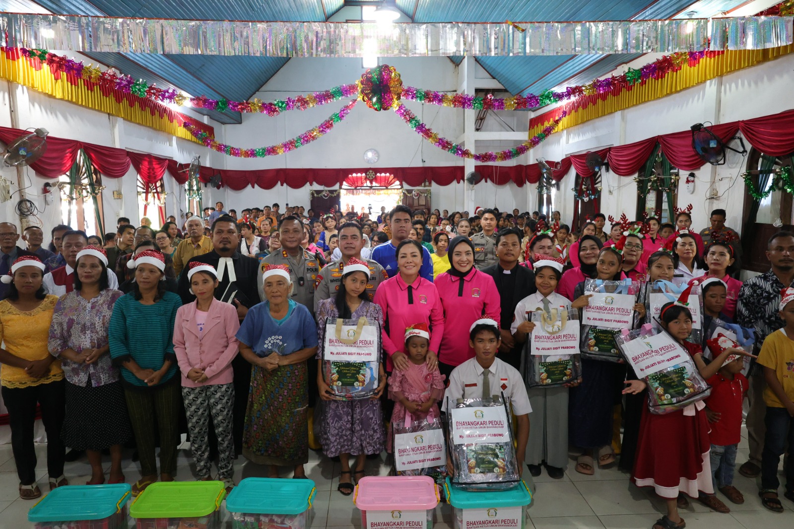 Hadir Membawa Harapan, Kapolda Sumut Rayakan Natal Bersama Korban Bencana Di Tapanuli Selatan