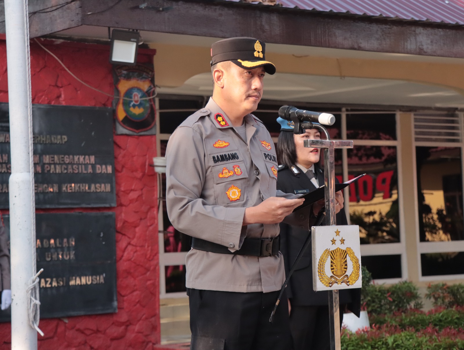 Polres Binjai Memperingati Hari Ibu Ke-97 Tahun 2025 Dengan Upacara Bendera