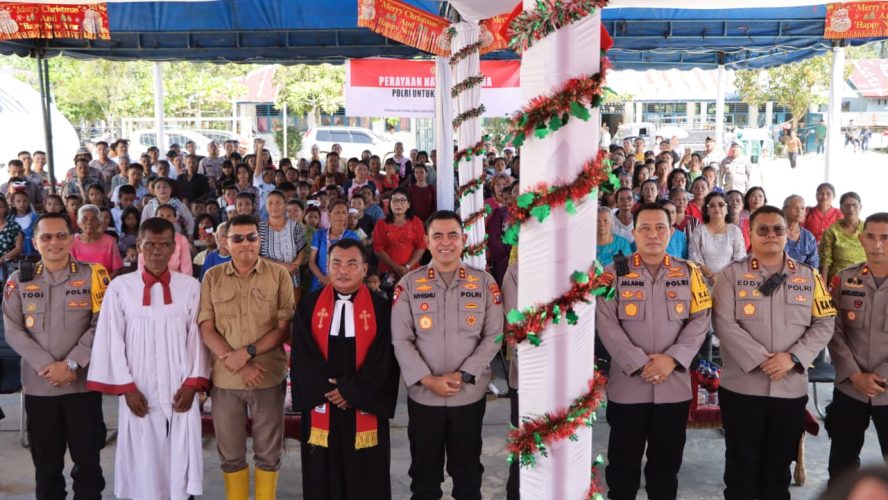 Kapolda Sumut Rayakan Natal Bersama Pengungsi Korban Bencana Alam Di Tapteng, Hadirkan Penghiburan Dan Harapan