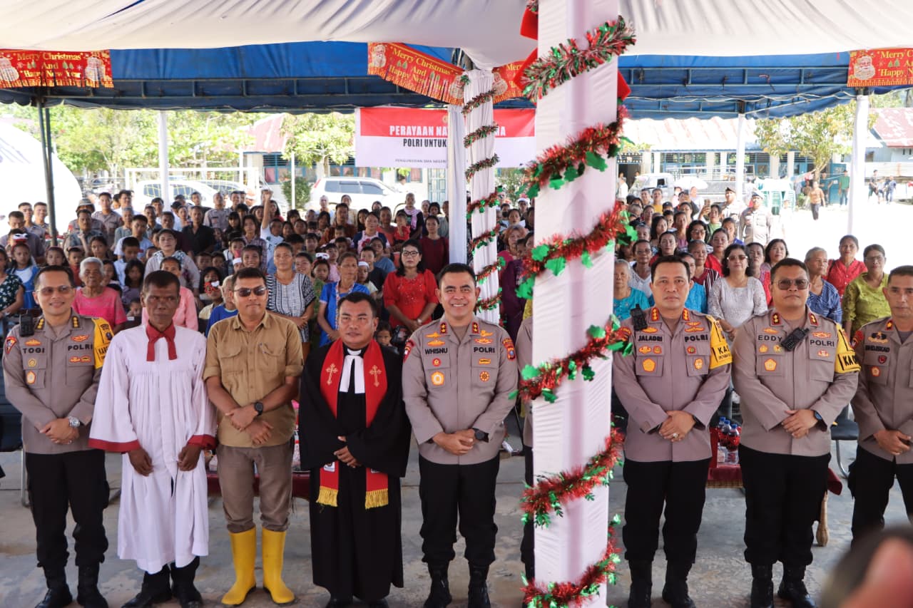 Kapolda Sumut Rayakan Natal Bersama Pengungsi Korban Bencana Alam Di Tapteng, Hadirkan Penghiburan Dan Harapan