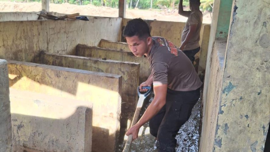 Sinergi Brimob Polda Sumut Dan Pramuka, Percepat Pemulihan Fasilitas Ibadah Pasca Bencana Alam
