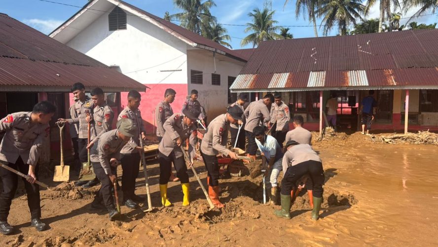 Sekolah Terdampak Bencana Dibersihkan, Polda Sumut Fokus Pulihkan Dunia Pendidikan