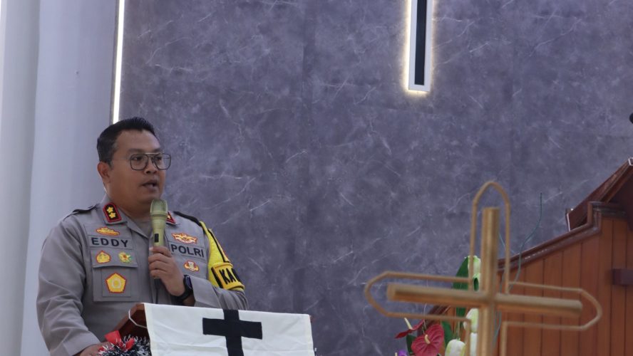 Keluarga Besar Polres Sibolga Laksanakan Natal Bersama Dengan Masyarakat, Bagikan Paket Natal Polri Kepada Warga Terdampak Banjir Dan Longsor