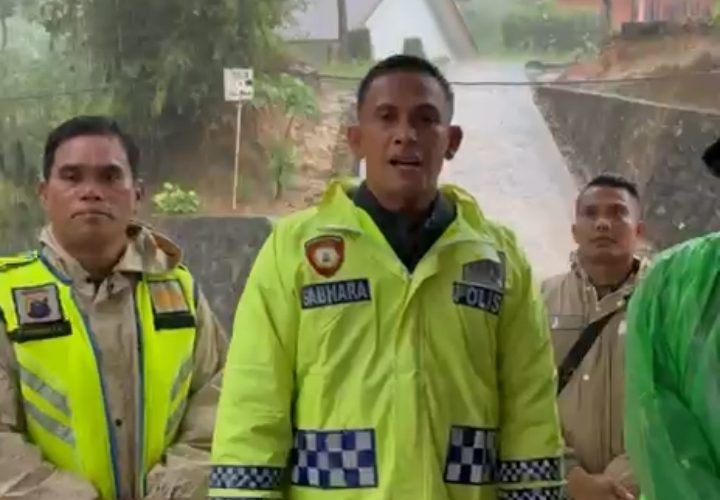Kapolres Tapanuli Utara Tinjau Titik Longsor Parmonangan, Pastikan Warga Aman Dan Evakuasi Berjalan