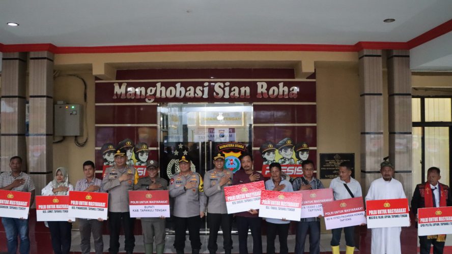 Wakapolri Salurkan Bantuan Kemanusiaan dan Siapkan Sumur Bor bagi Warga Terdampak Banjir Bandang Tapteng
