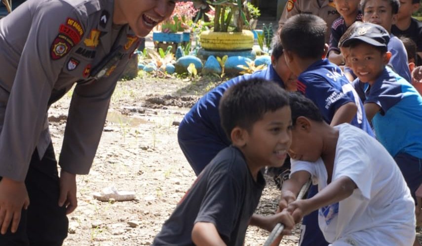 Polsatwa K-9 Polda Sumut Hadirkan Trauma Healing Untuk Anak Korban Banjir Di Batang Toru
