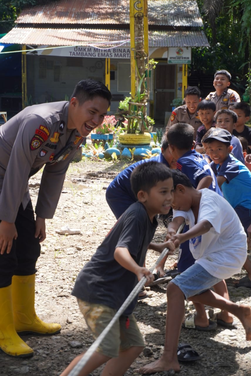 Polsatwa K-9 Polda Sumut Hadirkan Trauma Healing Untuk Anak Korban Banjir Di Batang Toru