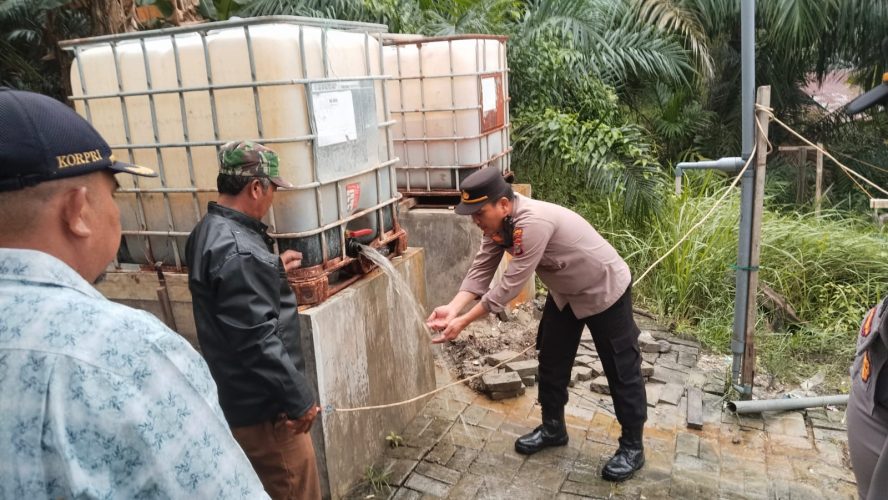 Polres Langkat Salurkan Bantuan Sumur Bor Untuk Warga Bukit Jengkol Pangkalan Susu