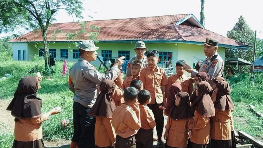 Kunjungan Humanis Polri Ke Madrasah Sipirok, Cek Fasilitas Pengungsian Dan Beri Motivasi Pelajar