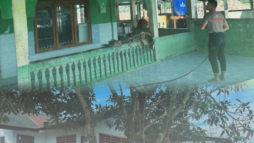 Kerja Bakti Tanpa Lelah, Brimob Polda Sumut Terus Pulihkan Rumah Warga Dan Rumah Ibadah Pascabencana Di Tapanuli Selatan