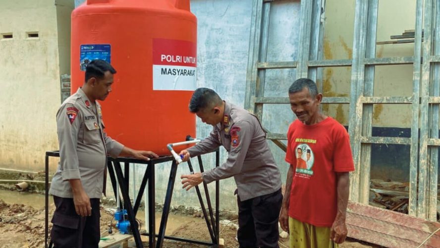 Jawab Krisis Air Pascabencana, Brimob Bangun Sumur Bor dan Salurkan Air Bersih di Tapanuli Tengah