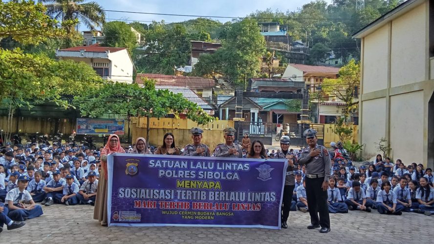 Satuan Lalu Lntas Polres Sibolga Gelar Police Goes to School di SMPN 2 Sibolga