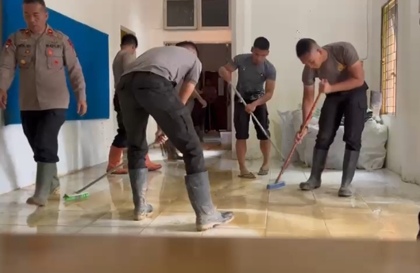 Bakti Taruna Akpol: Dari Bersihkan Posko Hingga Siap Pulihkan Rumah Warga Pasca-Bencana di Aceh Tamiang