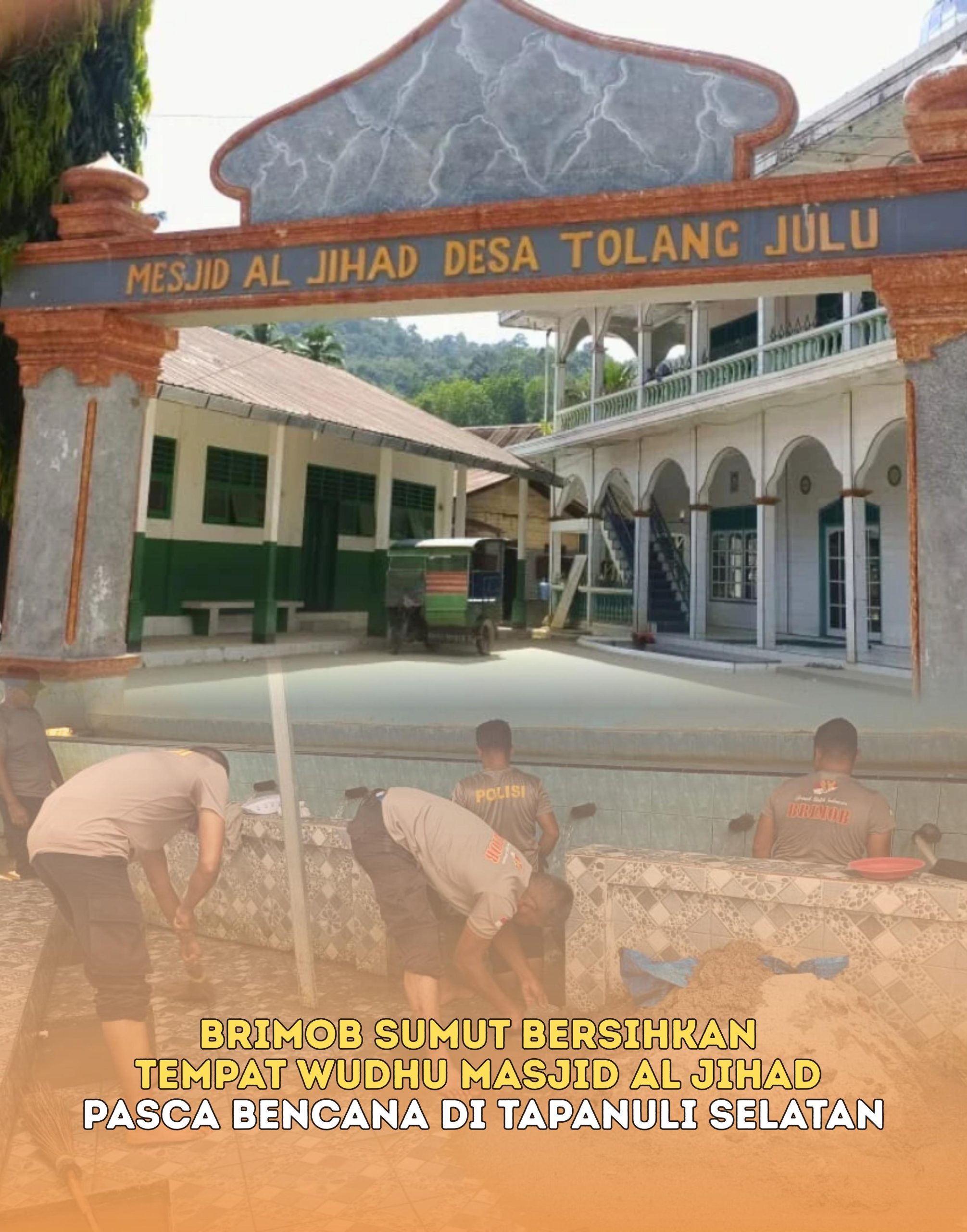 Brimob Sumut Bersihkan Tempat Wudhu Masjid Al Jihad Pascabencana di Tapanuli Selatan