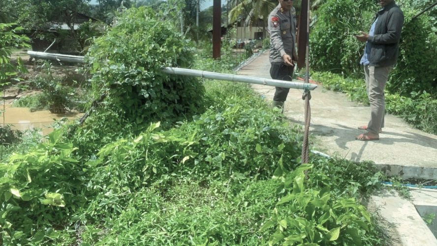 Akses Warga Terancam, Brimob Sumut Lakukan Pengecekan Jembatan Gantung di Tukka