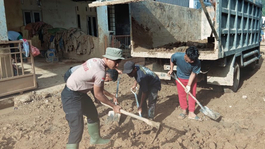 Saat Warga Bangkit, Brimob Polda Sumut Turun Tangan Pulihkan Rumah dan Fasilitas Ibadah di Batang Toru