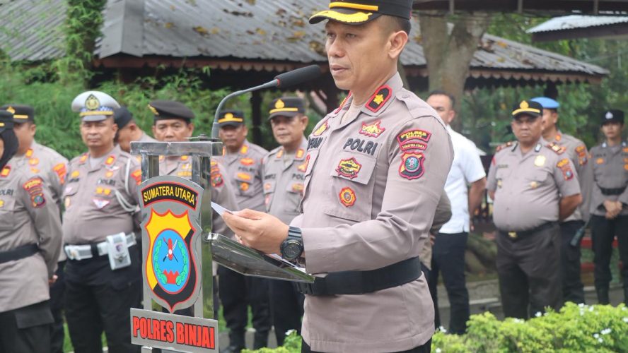 Upacara Kenaikan Pangkat Pengabdian Dan Pelepasan Personil Purnabakti Dengan Tradisi Kepolisian