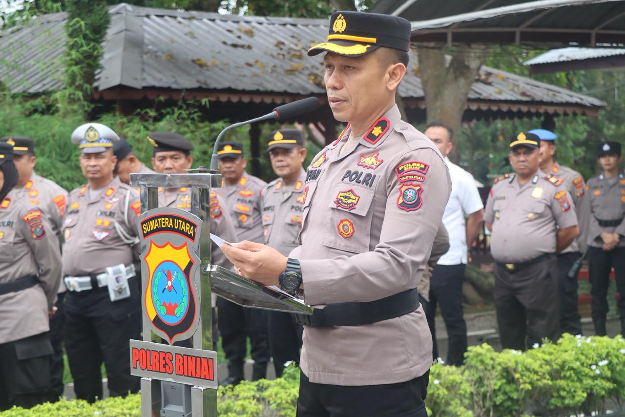 Upacara Kenaikan Pangkat Pengabdian Dan Pelepasan Personil Purnabakti Dengan Tradisi Kepolisian