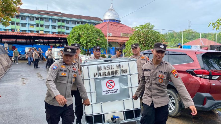 Bantuan 15 Unit Tangki Air, Wujudkan Kepedulian Pasca Bencana Alumni Akpol 99 Melalui Polres Tapanuli Tengah