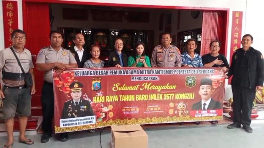 Polresta Deli Serdang Serahkan Bingkisan Imlek, Perkuat Silaturahmi Dan Toleransi Antar Umat Beragama