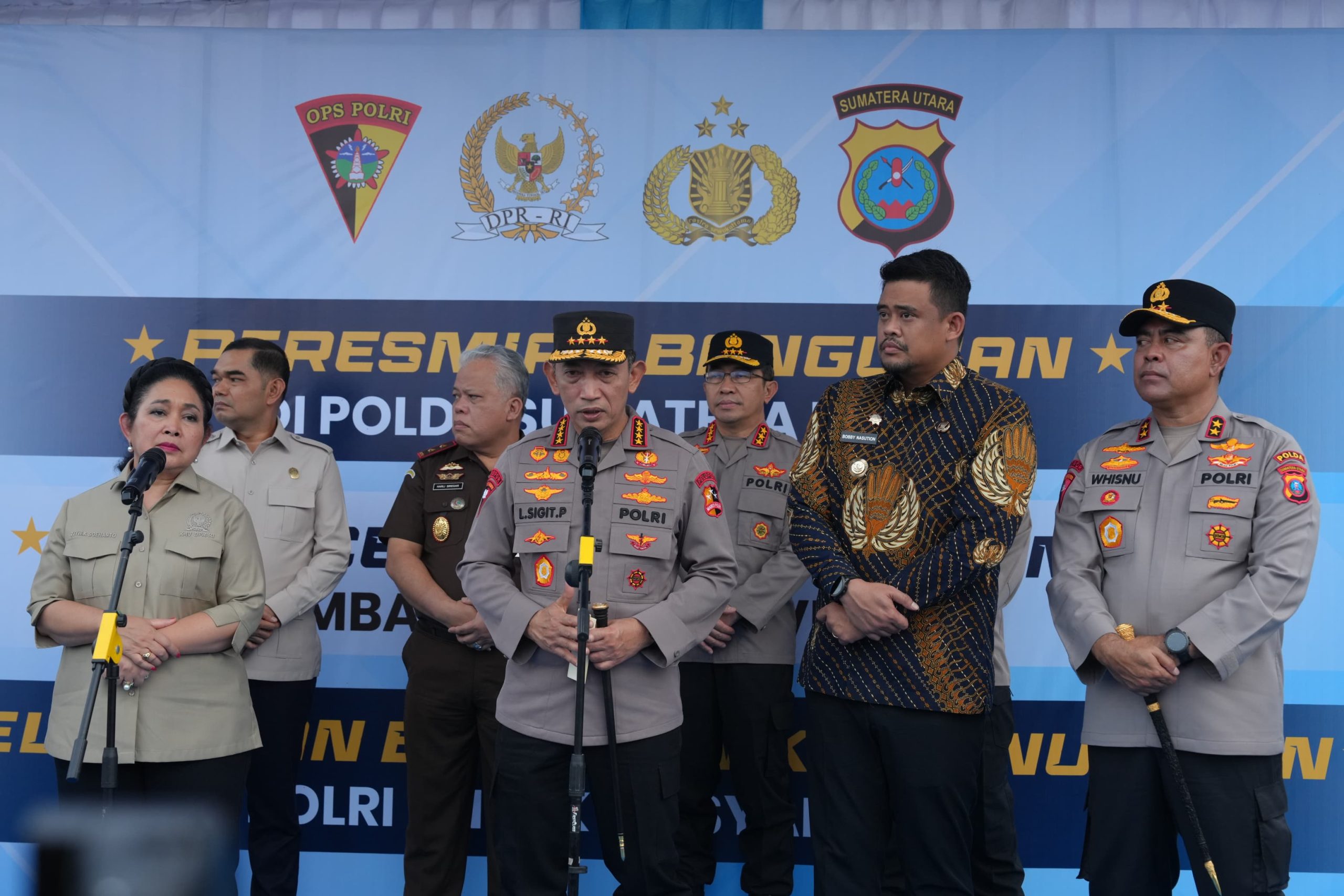 Polri Lepas 22 Kontainer Bantuan Kemanusiaan Untuk Korban Bencana Di Sumatera