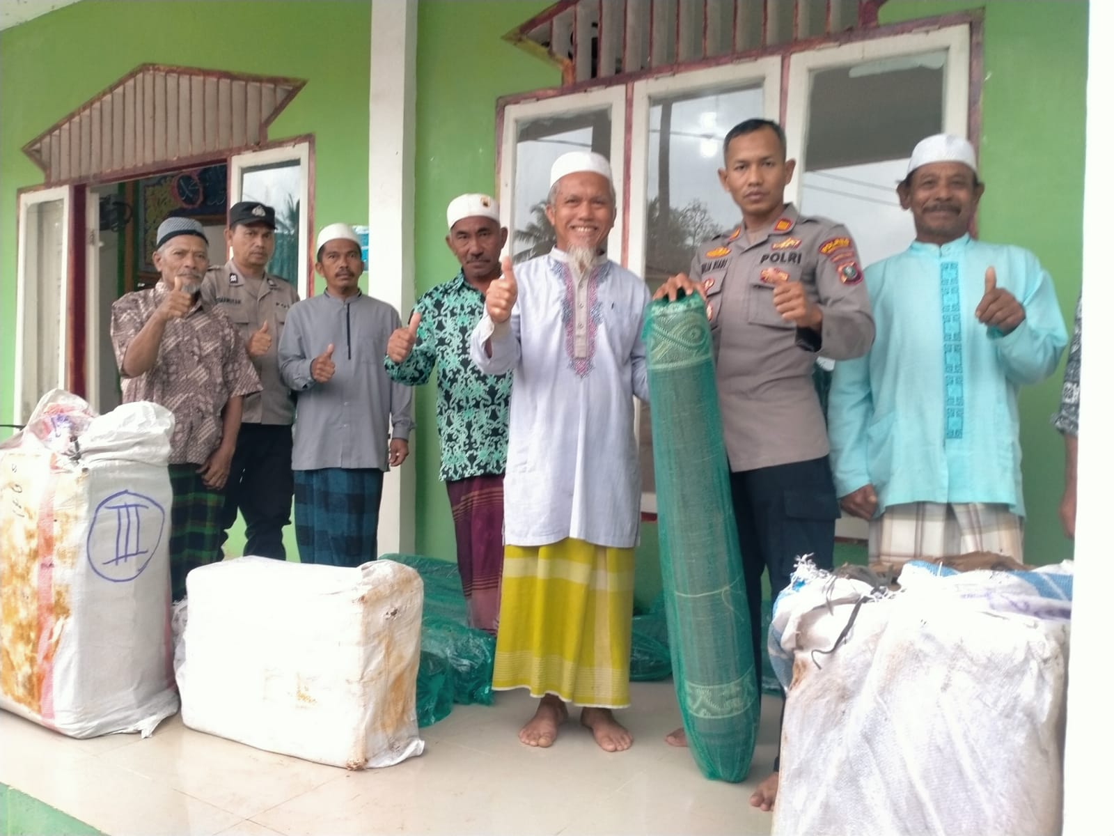 Polri Bantu Pemulihan Rumah Ibadah Lintas Agama Di Tapteng Pascabanjir