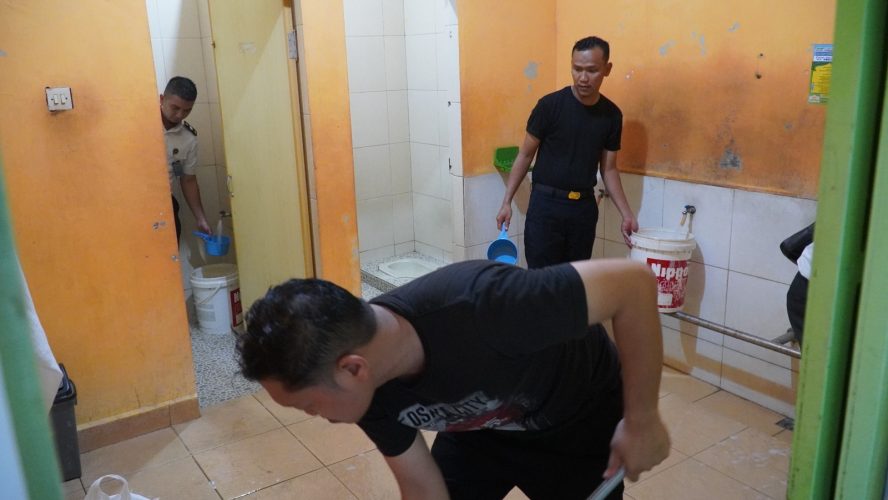 Rutan Kelas I Medan Gelar Gotong Royong Bersihkan Masjid Sambut Ramadhan