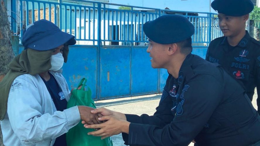 Menebar Kebaikan Di Hari Minggu, Satuan Brimob Polda Sumut Hadir Menguatkan Kebersamaan Di Tengah Masyarakat
