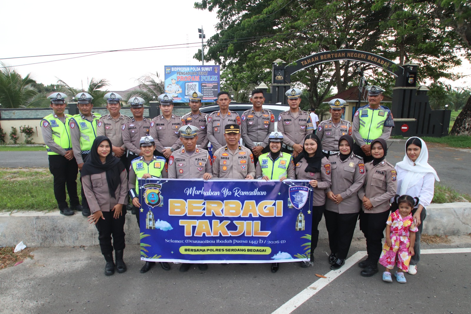 Polantas Menyapa, Satlantas Polres Sergai Berbagi Takjil Ramadhan 1447 H