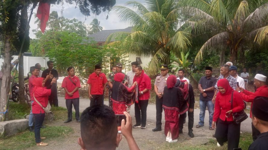 Jemput Aspirasi Masyarakat, Anggota DPR RI Fraksi PDI Perjuangan Dr.Rapidin Simbolon MM laksanakan Reses di kab Madina.