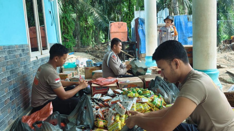 Brimob Batalyon C Bergerak Bersama Warga: Bangun Huntara dan Siapkan Bantuan Sembako