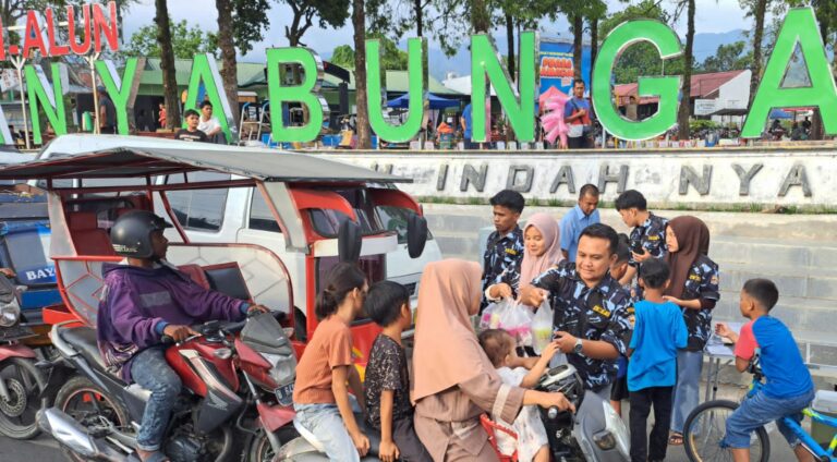 Di Bulan Ramadhan Penuh Kepedulian, Satma Ampi Dan DPK STAIN Madina Bagikan Takjil.