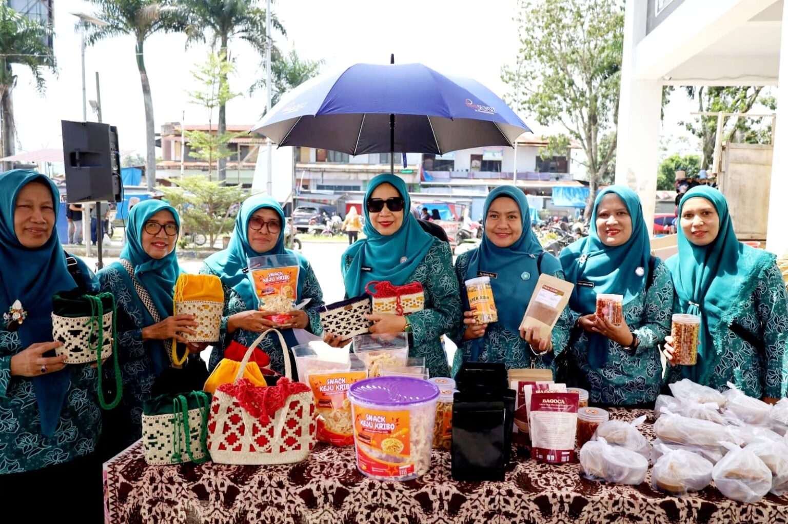 Tim Penggerak Pemberdayaan & Kesejahteraan Keluarga (TP PKK) Madina Gelar Pasar Murah.