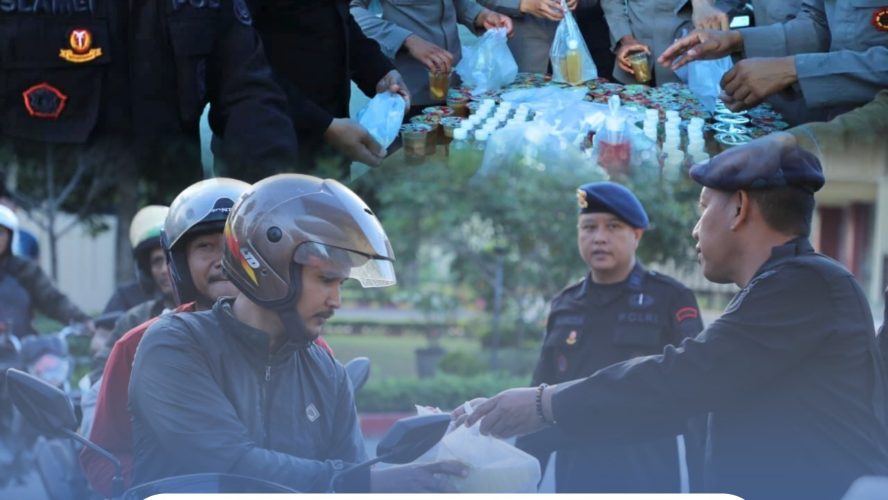 Brimob Sumut Berbagi Berkah Ramadhan, 200 Takjil Dibagikan Untuk Pengendara Di Sekitar Mako KE Lumi