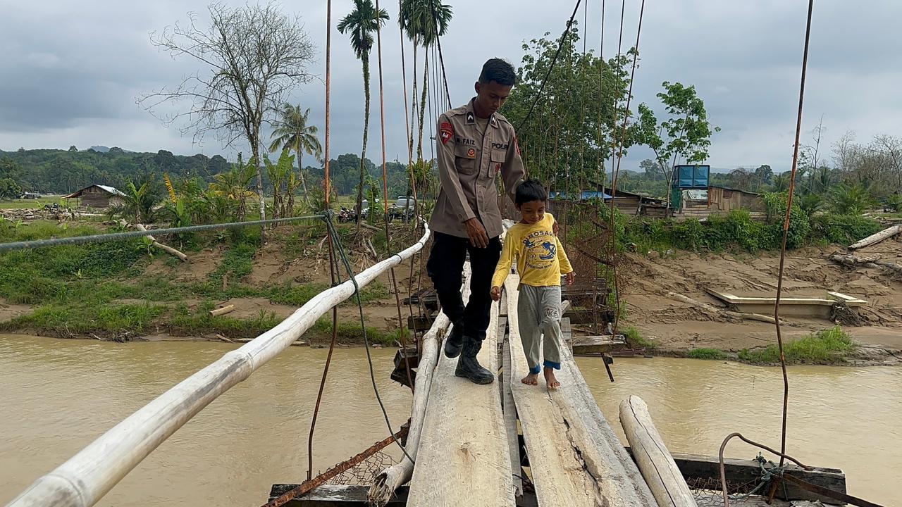Polda Sumut Lakukan Tahapan Revitalisasi Dua Jembatan Gantung Di Tapsel Dan Paluta