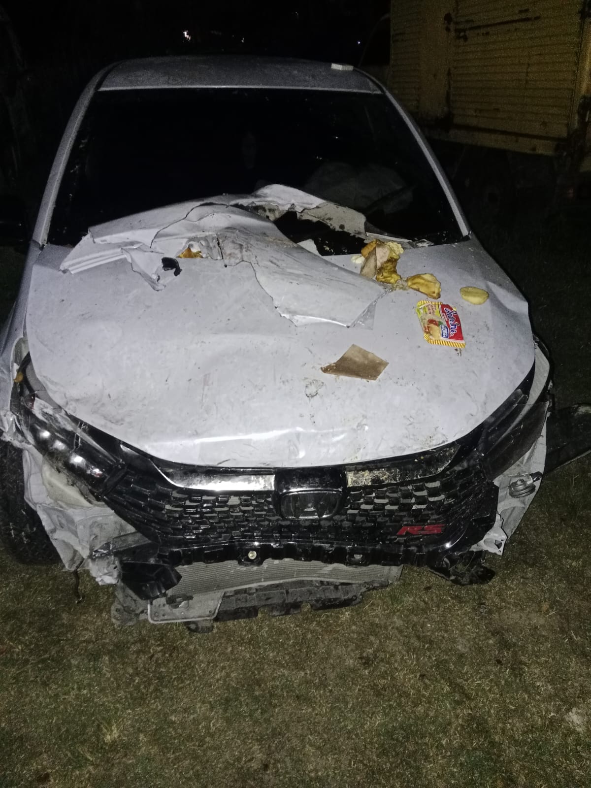 Diduga Kurangnya Berhati Hati Honda Brio BK 1796 RAA Menabrak Warung Di Tepi Jalan Lima Orang Luka Ringan