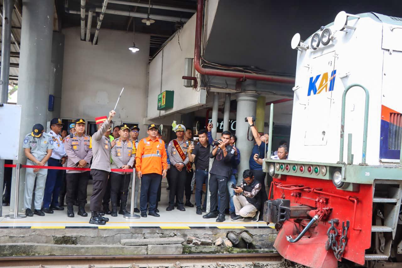 Wakapolda Sumut Tinjau Stasiun KA Medan, Pastikan Pelayanan Mudik Lebaran Berjalan Optimal