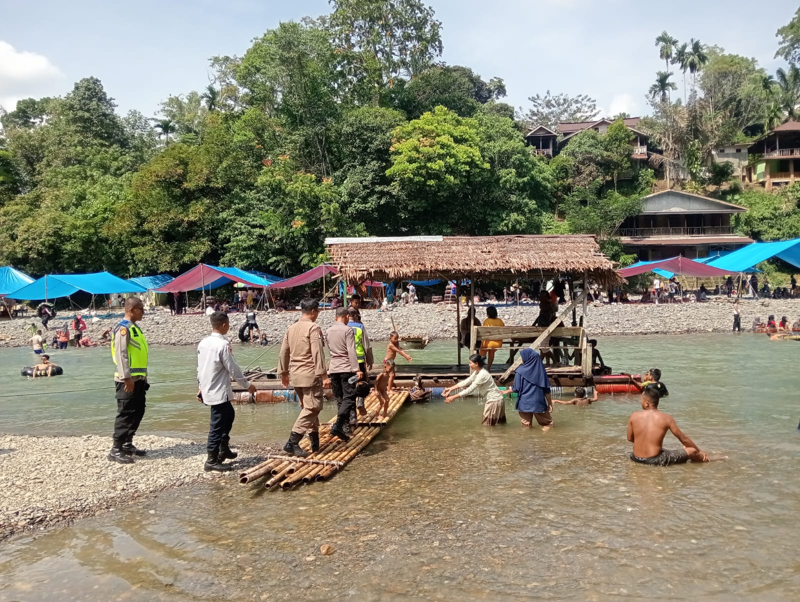 Polri Berikan Imbauan Keselamatan di Wisata Tangkahan, Wujud Nyata Operasi Ketupat 2026