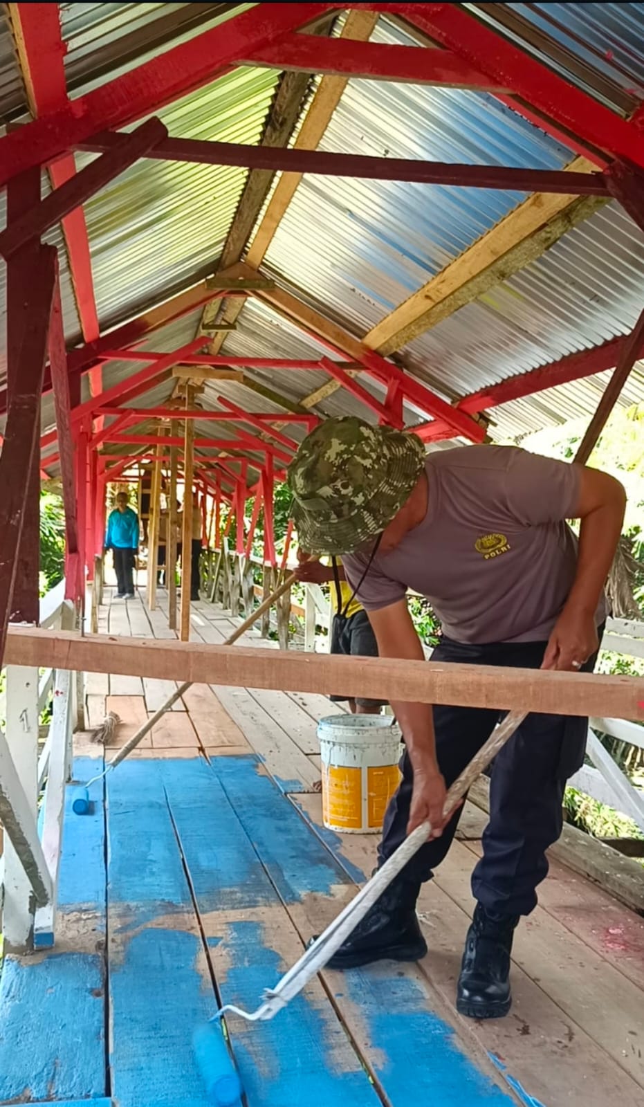 Dukung Akses Warga, Polresta Deli Serdang Laksanakan Renovasi Jembatan Presisi Merah Putih Kuala Sabah