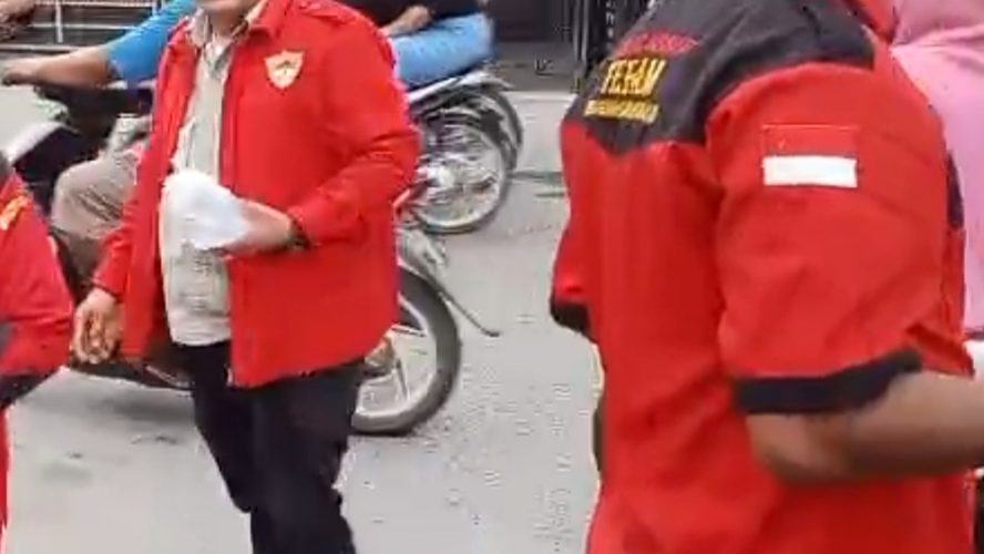 Dewan Pimpinan Kecamatan Percut Sei Tuan Kabupaten Deli Serdang “Rahmawati” Gelar Buka Puasa Bersama Dan Berbagi Tahjil Bersama Masyarakat Pengguna Jalan.