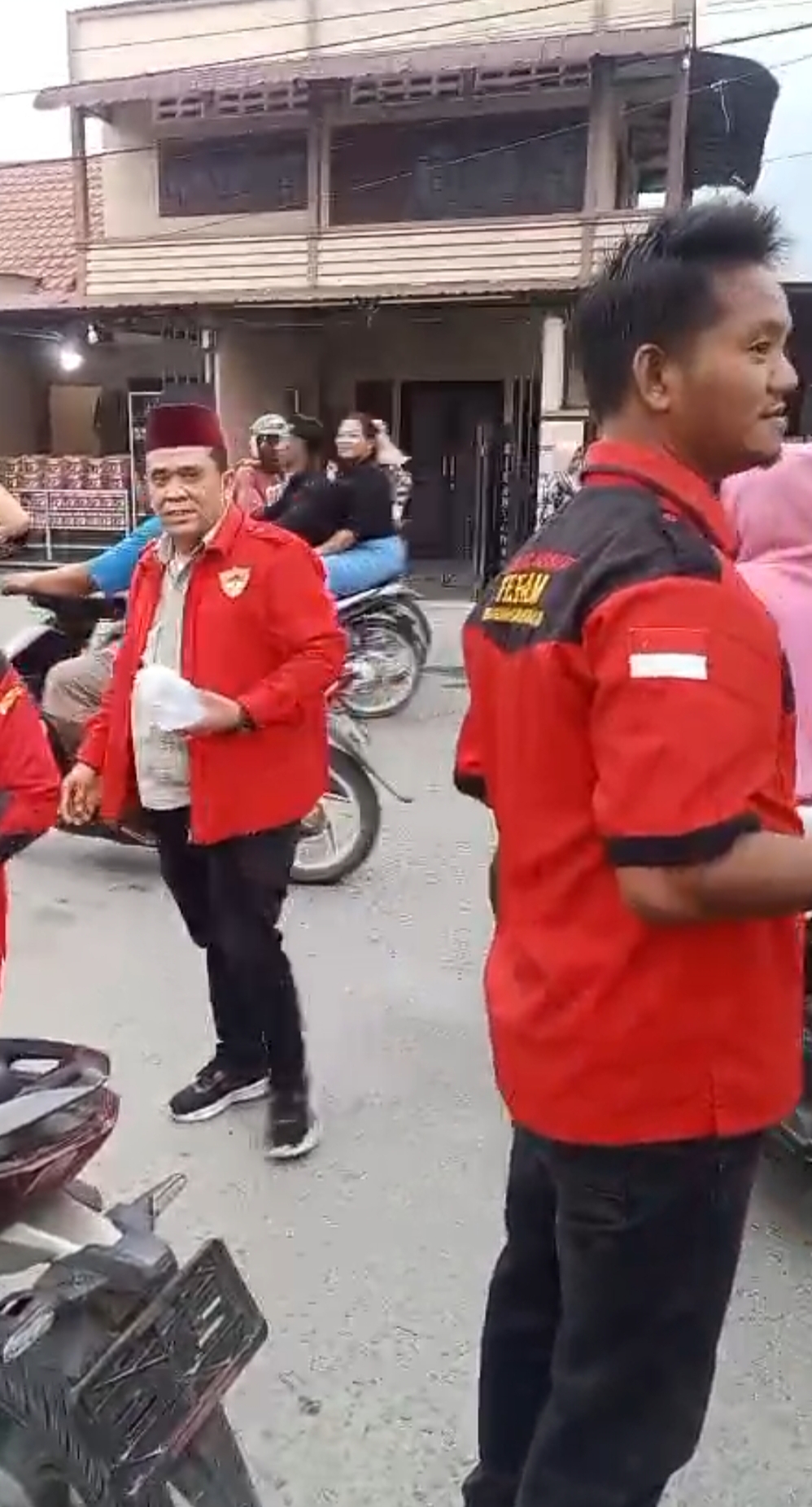 Dewan Pimpinan Kecamatan Percut Sei Tuan Kabupaten Deli Serdang “Rahmawati” Gelar Buka Puasa Bersama Dan Berbagi Tahjil Bersama Masyarakat Pengguna Jalan.